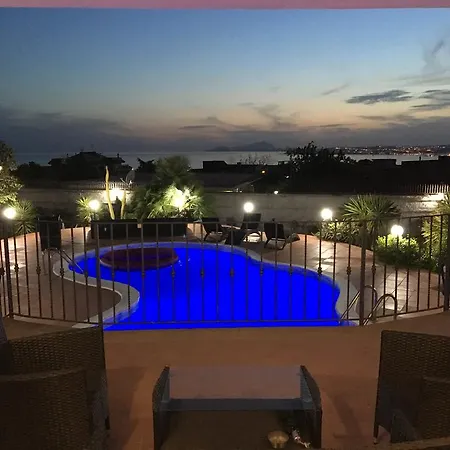 Nunzia Nocleg ze śniadaniem 4*